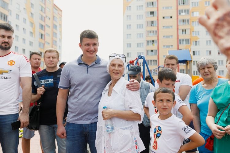 Александр Савельев подарил жителям Южно-Чемского жилмассива настоящий праздник в День города