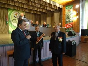 Депутаты поздравили ветеранов с Днем Победы
