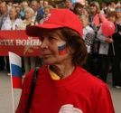 По мнению председателя Совета депутатов города Новосибирска Надежды Болтенко, какая бы интерпретация цветов флага ни была, триколор воспитывает у граждан России патриотизм и уважение к государственным символам
