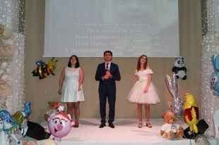 Председатель Совета депутатов города Новосибирска Дмитрий Асанцев принял участие в   благотворительном караоке-концерте «Добрый Новосибирск»