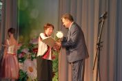 Депутат Юрий Зарубин вручил почетную грамоту от Совета депутатов города Новосибирска