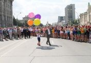 Торжественное открытие Дня города стартовало в полдень на площади Ленина