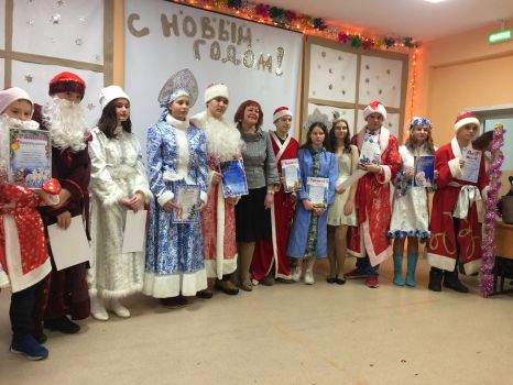 Депутат Ирина Путинцева поздравила победителей конкурса на лучшего Деда Мороза и Снегурочку