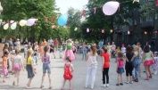 На округе №12 депутата Дмитрия Прибаловца День защиты детей прошел в Материнском сквере