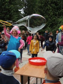 Празднование Дня защиты детей в Новосибирске продолжается