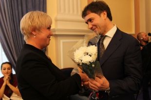 Дмитрий Асанцев поздравил учителей с профессиональным праздником
