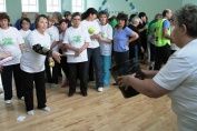 В соревнованиях приняли участие команды от каждого района Новосибирска в составе представительниц прекрасного пола в возрасте от 55 лет и старше