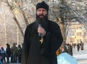 Горожан поздравил настоятель Троице-Владимировского собора иеромонах Феодосий.