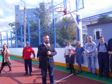 МБУ Центр «Теплый дом» открыл для своих воспитанников многофункциональную спортивную площадку