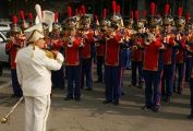 Присутствующие на празднике исполняли гимн Российской Федерации в сопровождении муниципального духового оркестра