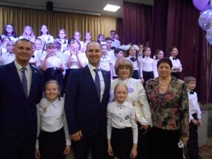 Депутат Дмитрий Червов поздравил школу №160 с юбилеем